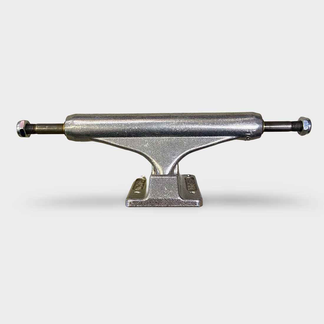 Independent Mid Trucks (set of 2) - Krudco. Skateshop